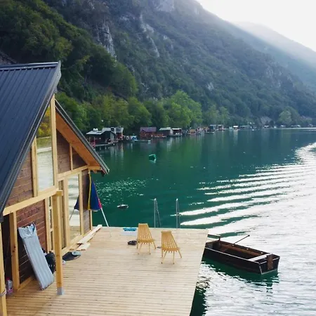 House Perucac Hébergement de vacances *