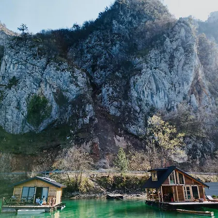 House Perucac Hébergement de vacances *